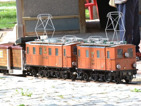 Locomotres RhB 4/6 353 i RhB 2/4 207